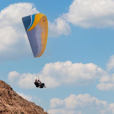 Отель Al Badayer Retreat By Sharjah Collection Margham Экстерьер фото Tandem paragliding