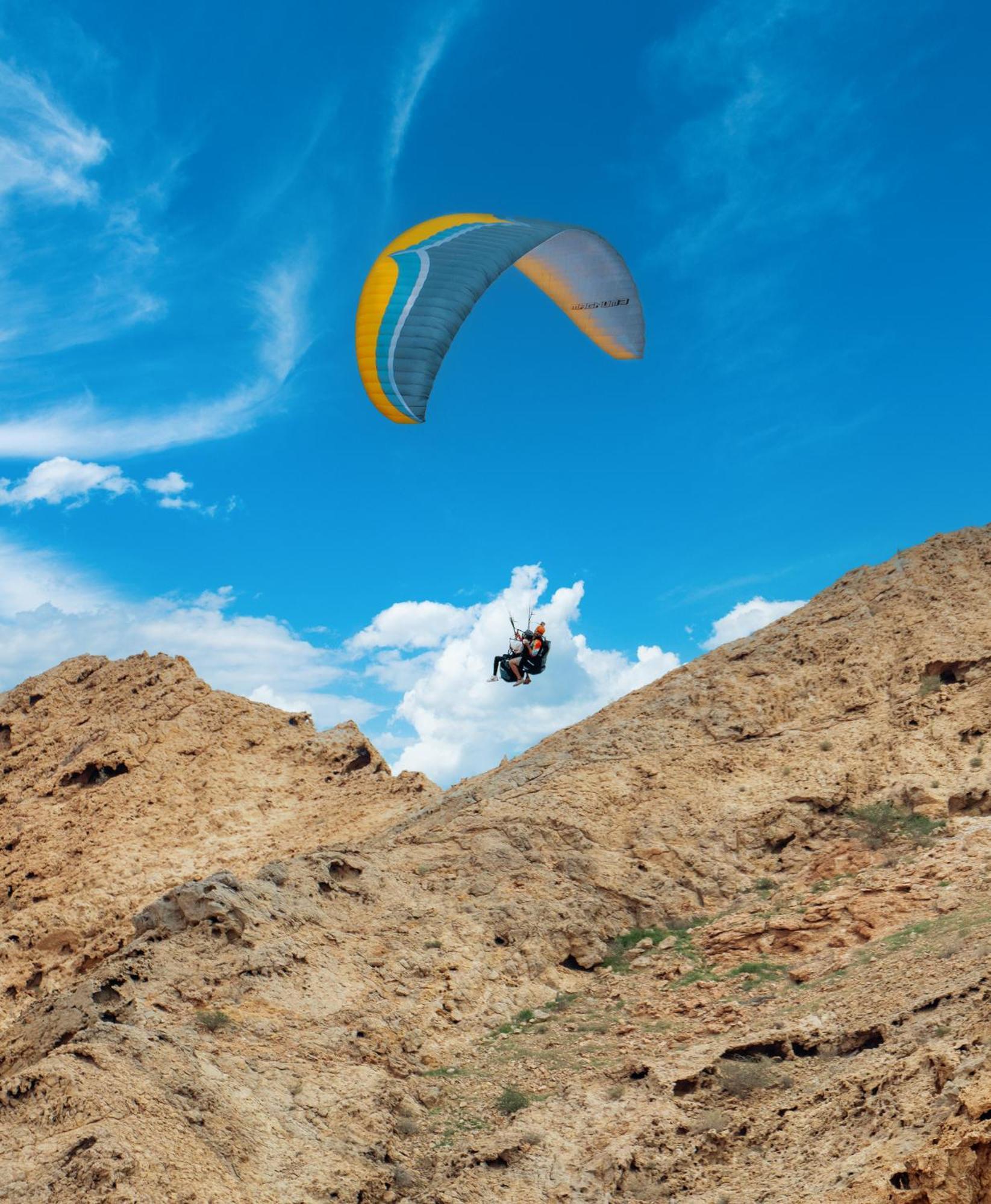 Отель Al Badayer Retreat By Sharjah Collection Margham Экстерьер фото Parachute landing on the top of the mountain